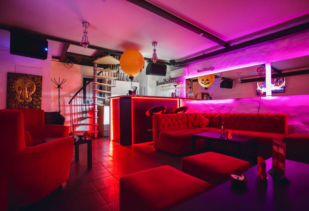 Фото null «Клубника Lounge (Нижний этаж)» – смотри на сайте!