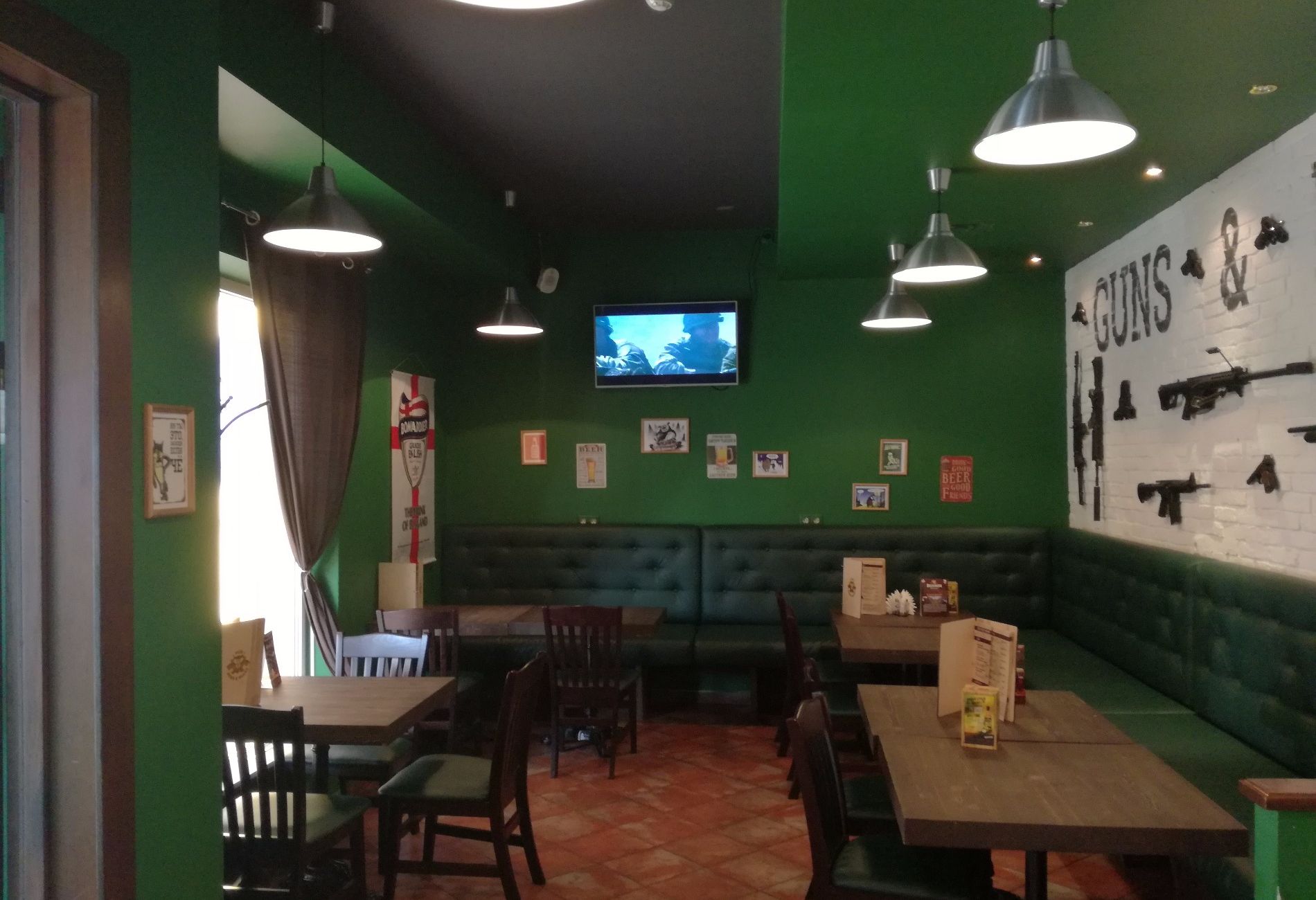 null «Guns & Bears Pub» – фото №2
