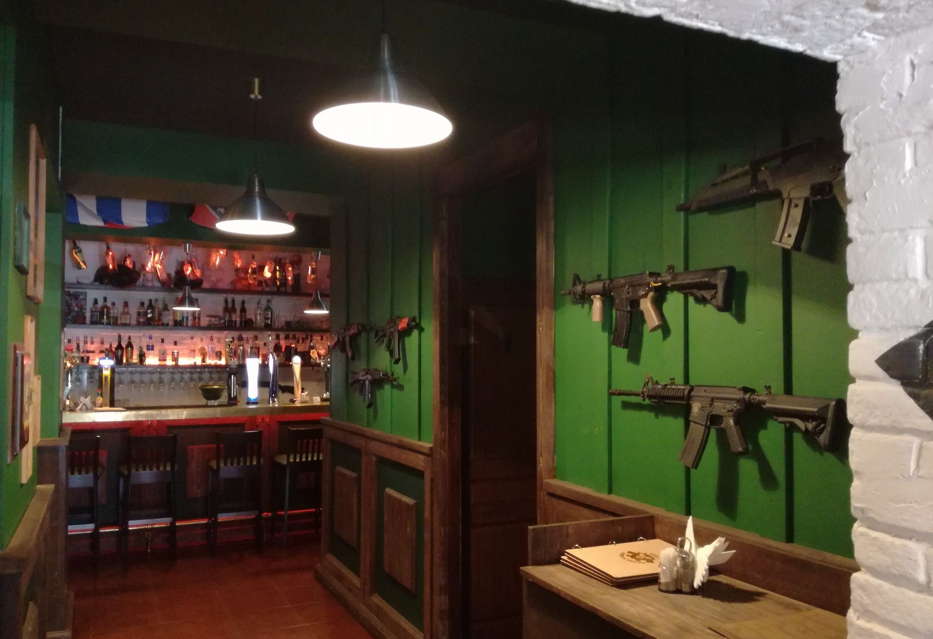 null «Guns & Bears Pub» – фото №5