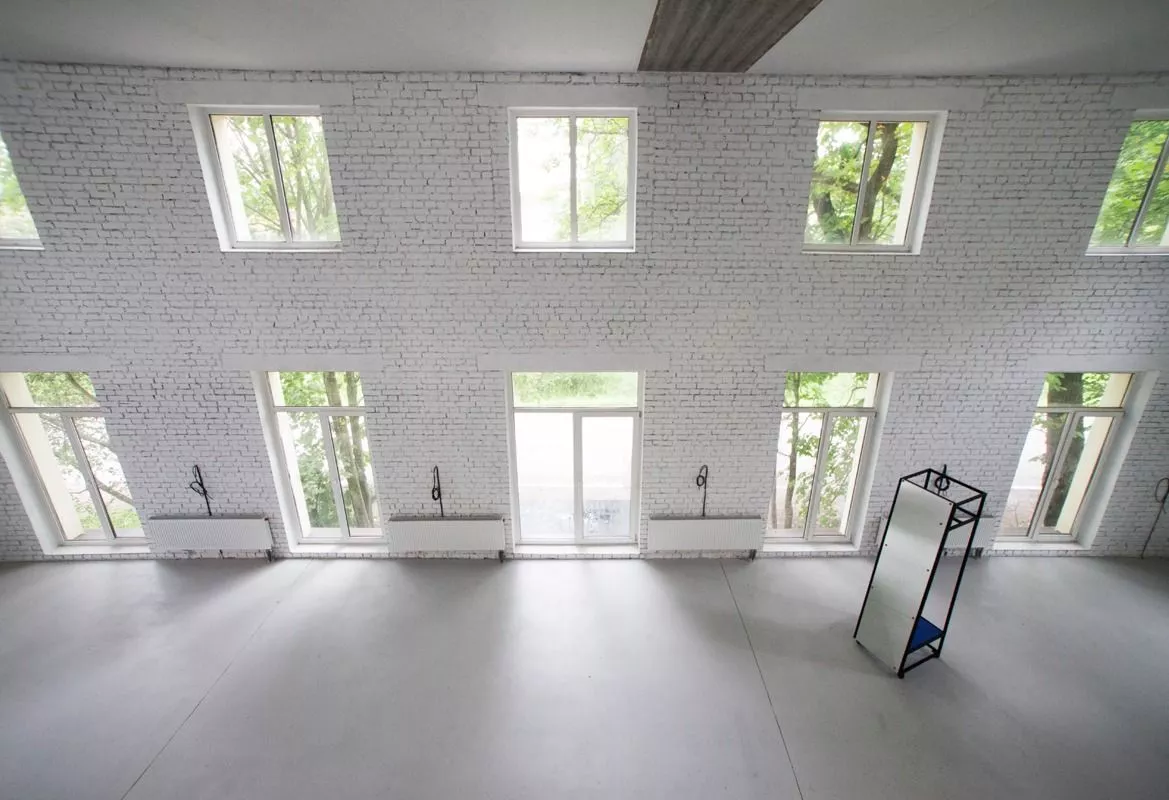 Фото null «Q White Hall» – смотри на сайте!