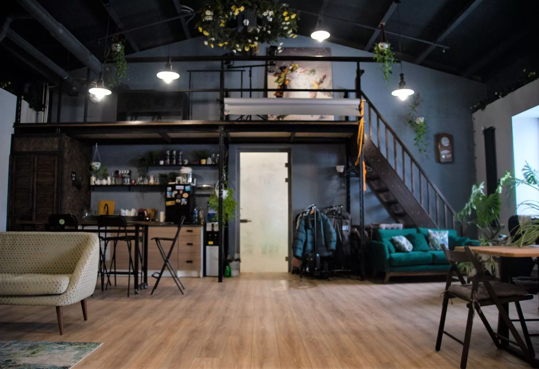 Городок зал лофт. Ресторан 150 м 2 в стиле лофт. Улица поляны 5ак1. Ул поляны 57 лофт. Ул поляны 57 лофт.