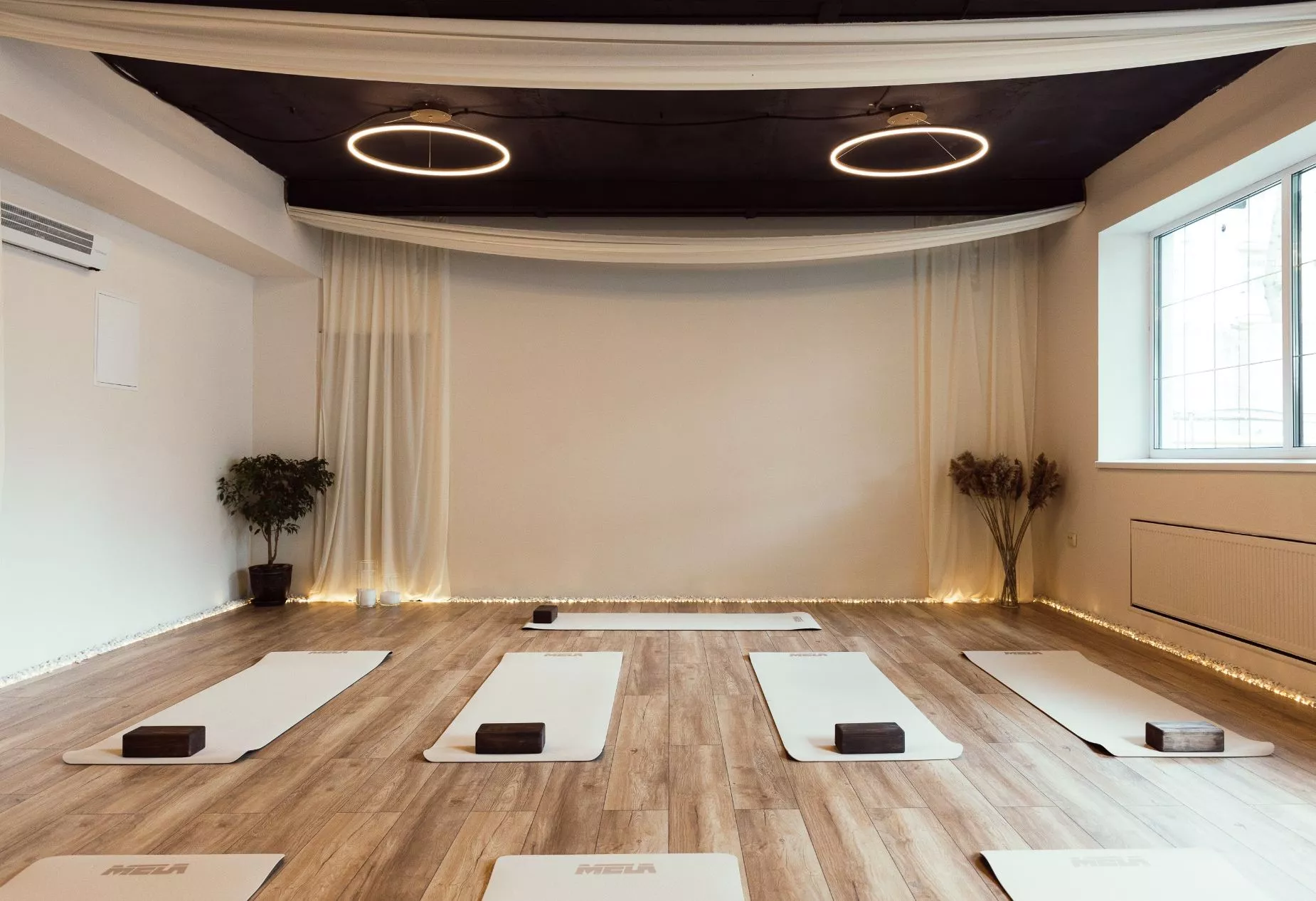 Фото Студия «YEVI yoga&coffee» – смотри на сайте!