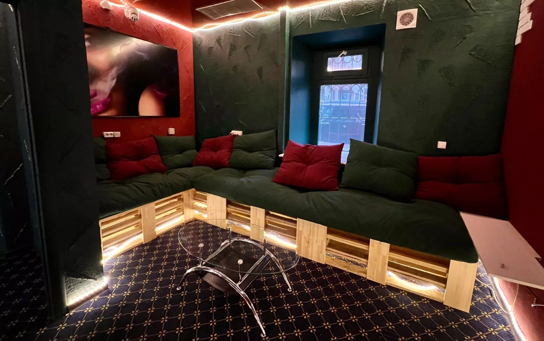 Фото Лофт «LOFT 15 Красный» – смотри на сайте!