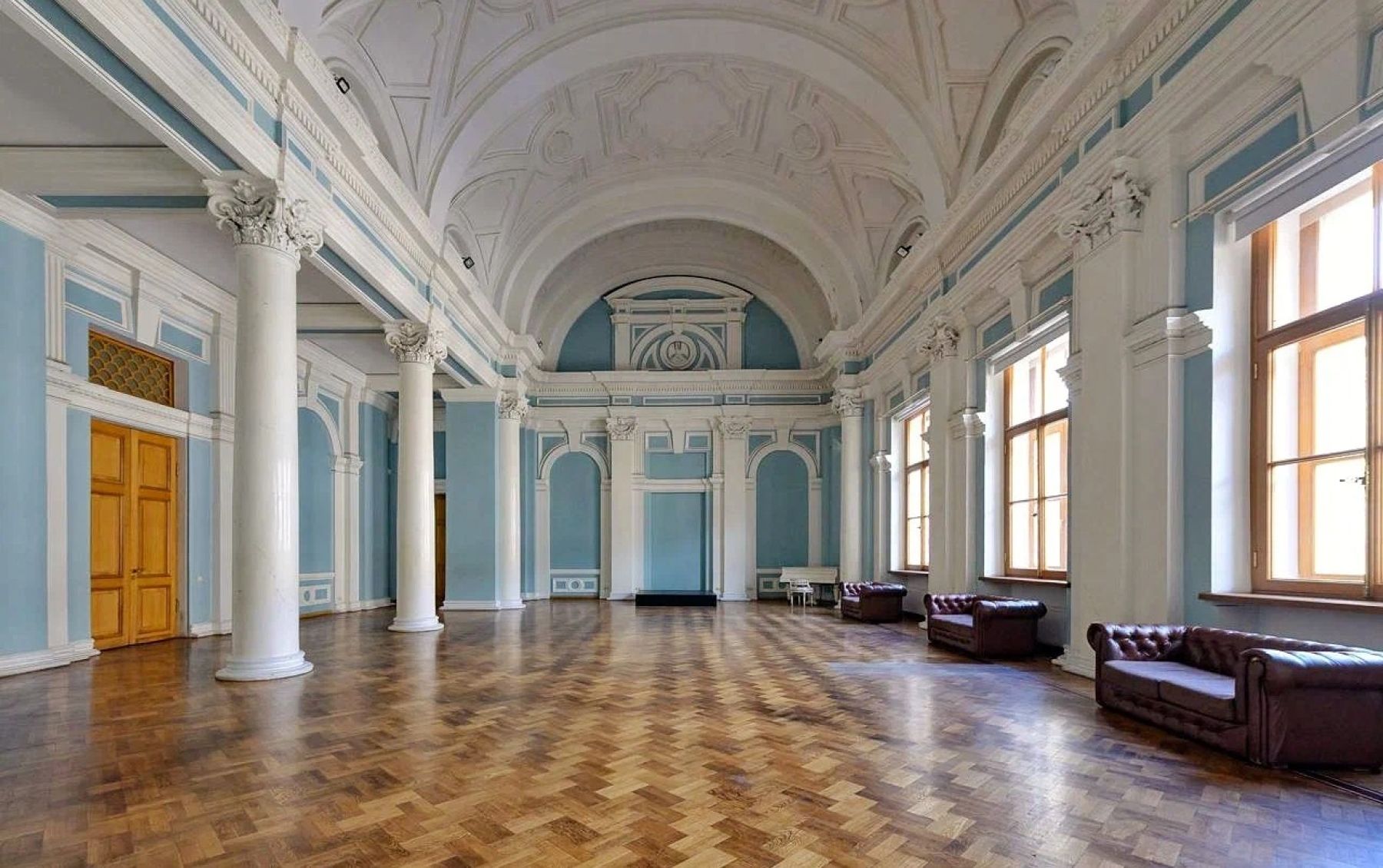 Фото Конференц-зал «Зал Пеликанов (Дворец Кваренги)» – смотри на сайте!