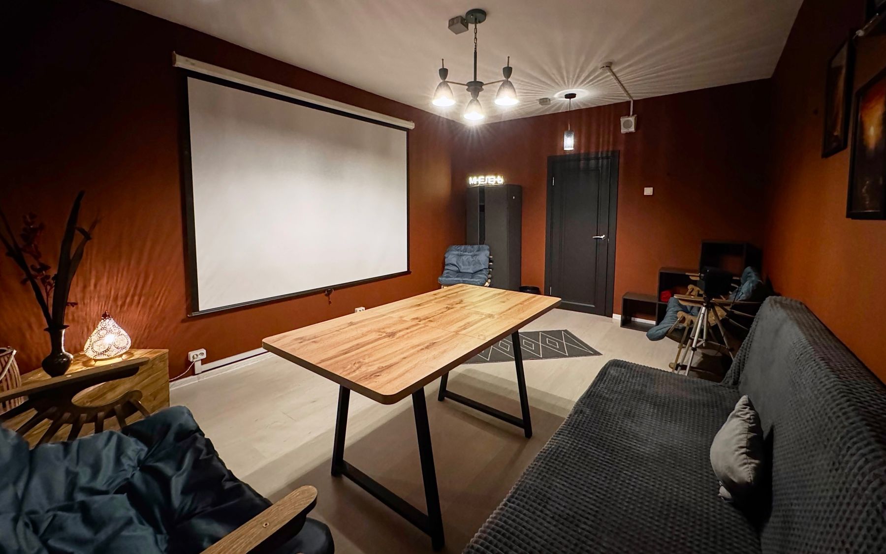 Фото Антикинотеатр «Бор Acаdеmia Аntikino» – смотри на сайте!