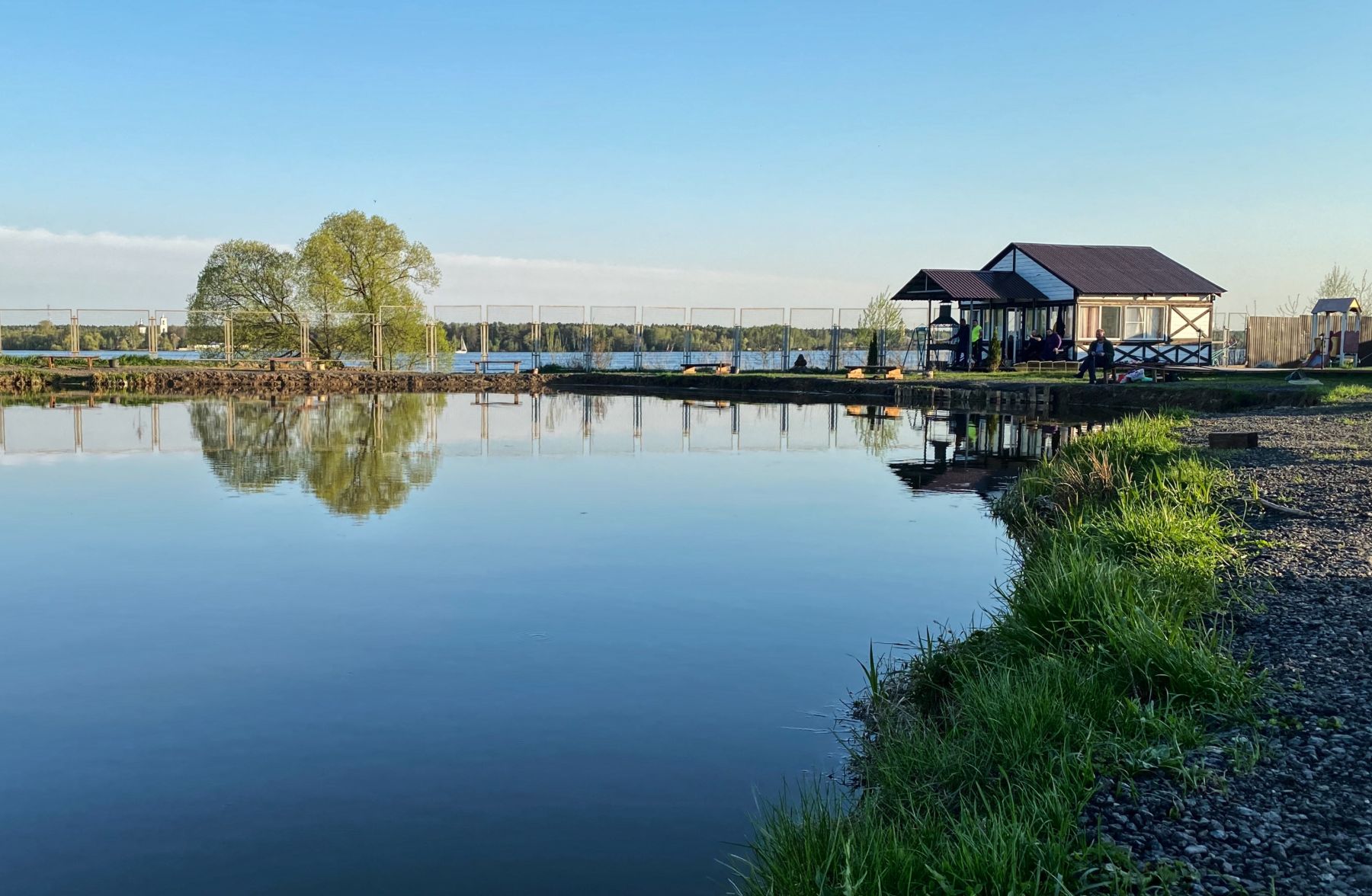 Беседка «Аренда беседки на воде для шашлыка на природе в Яхт-клубе «Парусник»» – фото №2