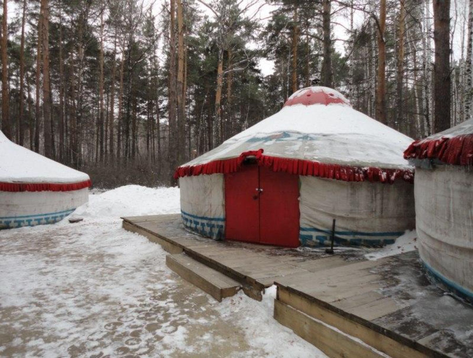 Фото Беседка «Малая и большая монгольская юрта в загородном клубе «Пески»» – смотри на сайте!