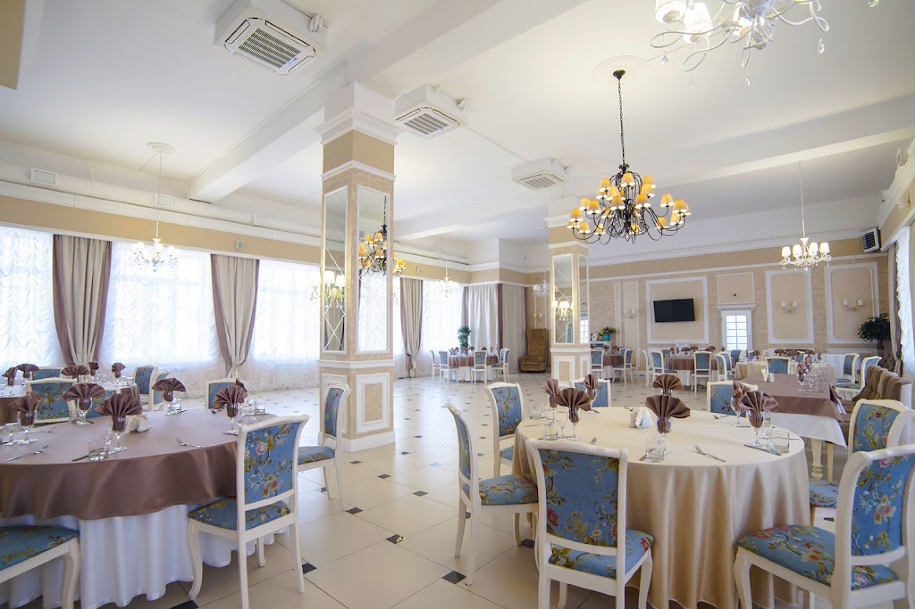 Ресторан, банкетный зал «Аренда банкетного зала в загородном комплексе "Космос Касарги" в Челябинской области» – фото №3