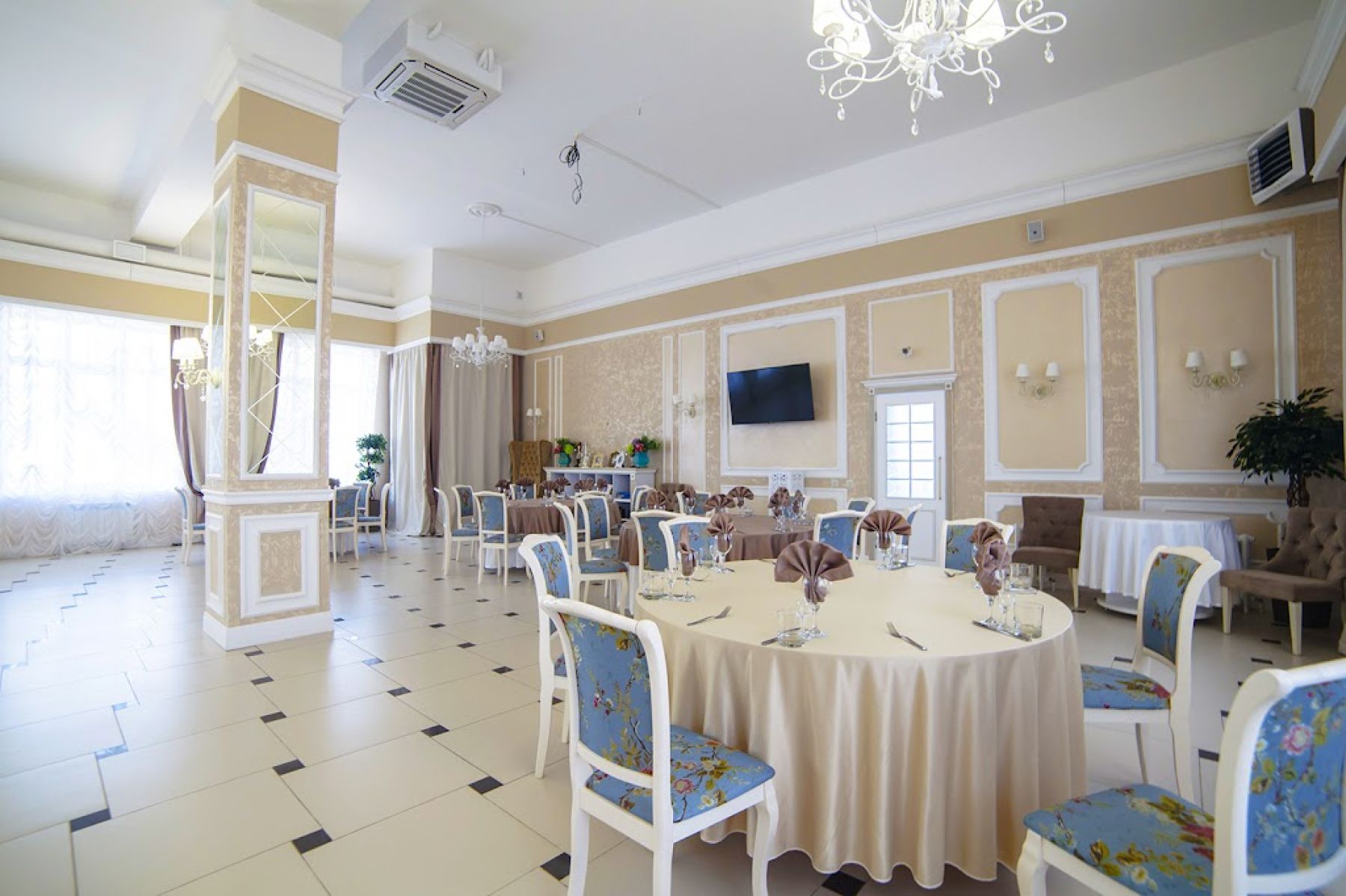 Ресторан, банкетный зал «Аренда банкетного зала в загородном комплексе "Космос Касарги" в Челябинской области» – фото №4