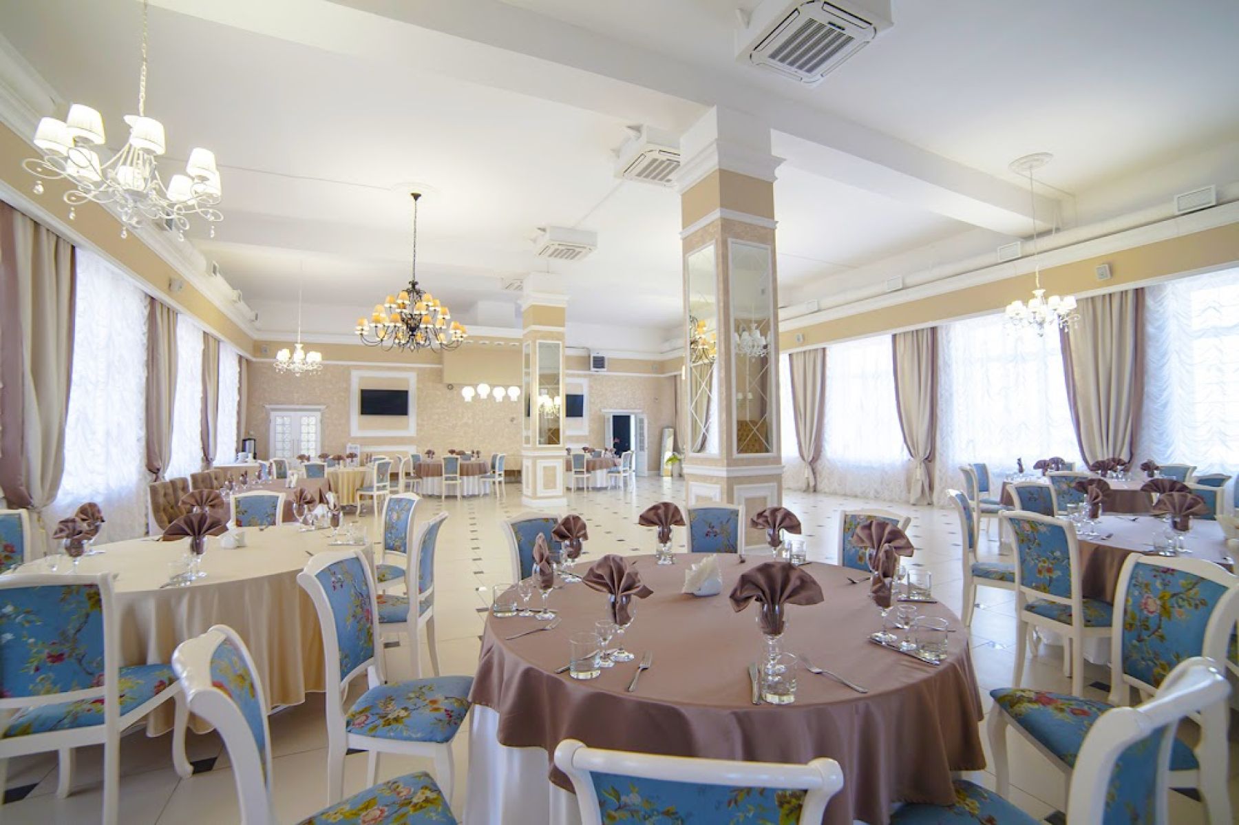 Ресторан, банкетный зал «Аренда банкетного зала в загородном комплексе "Космос Касарги" в Челябинской области» – фото №5