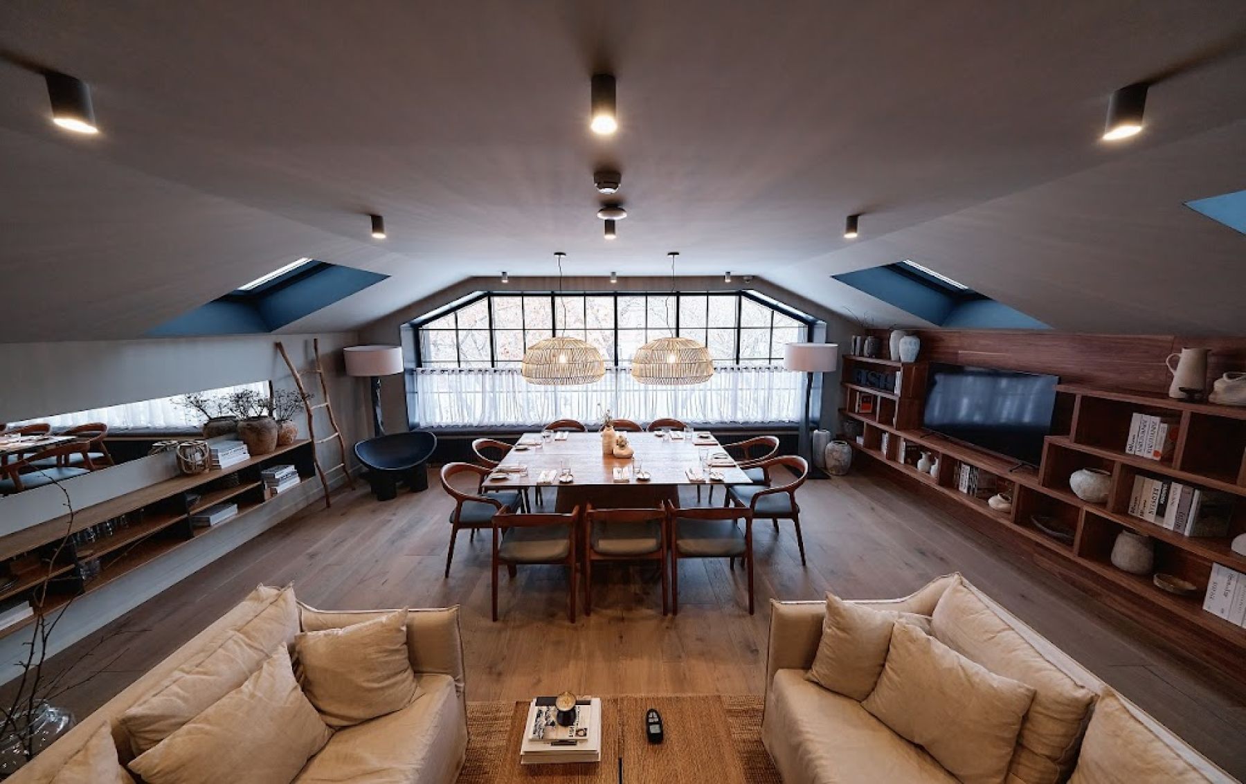 Фото Ресторан, банкетный зал «Аренда зала в ресторане «Чешуя»» – смотри на сайте!