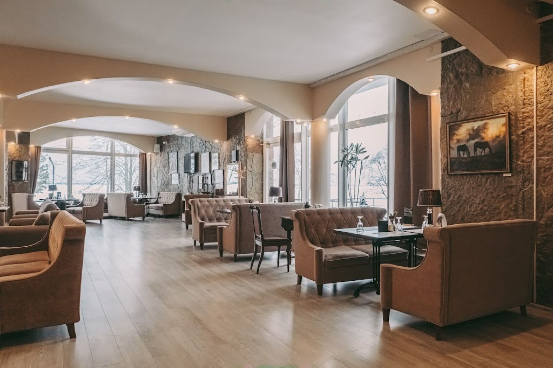 Фото Ресторан, банкетный зал «Аренда банкетного зала Репинская в Санкт-Петербурге» – смотри на сайте!