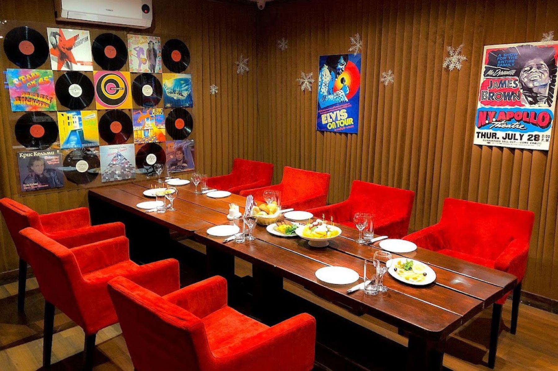 Ресторан, банкетный зал «Аренда зала в кафе-клубе «Бочка», Уфа» – фото №2