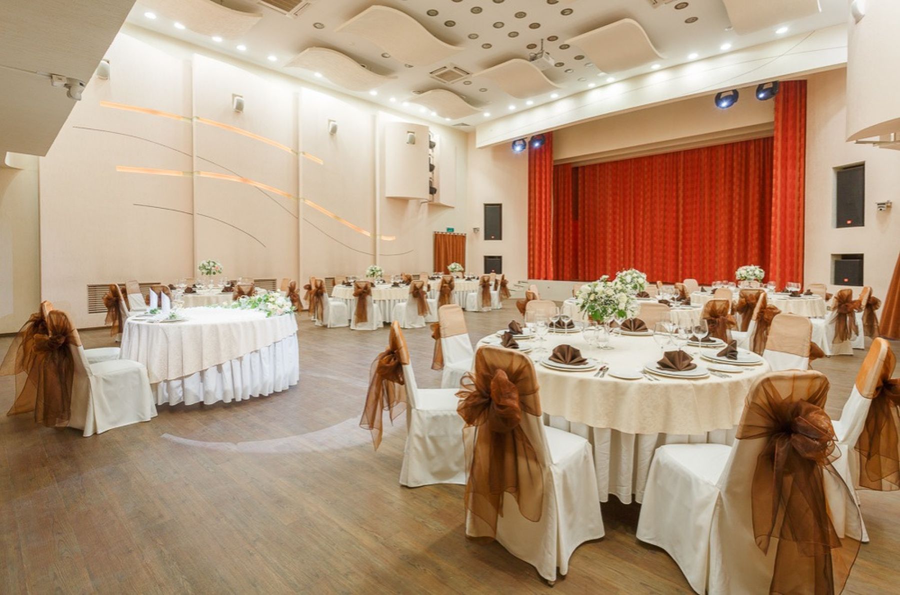 Ресторан, банкетный зал «Аренда зала в ресторане отеля «Урал» в Перми» – фото №2