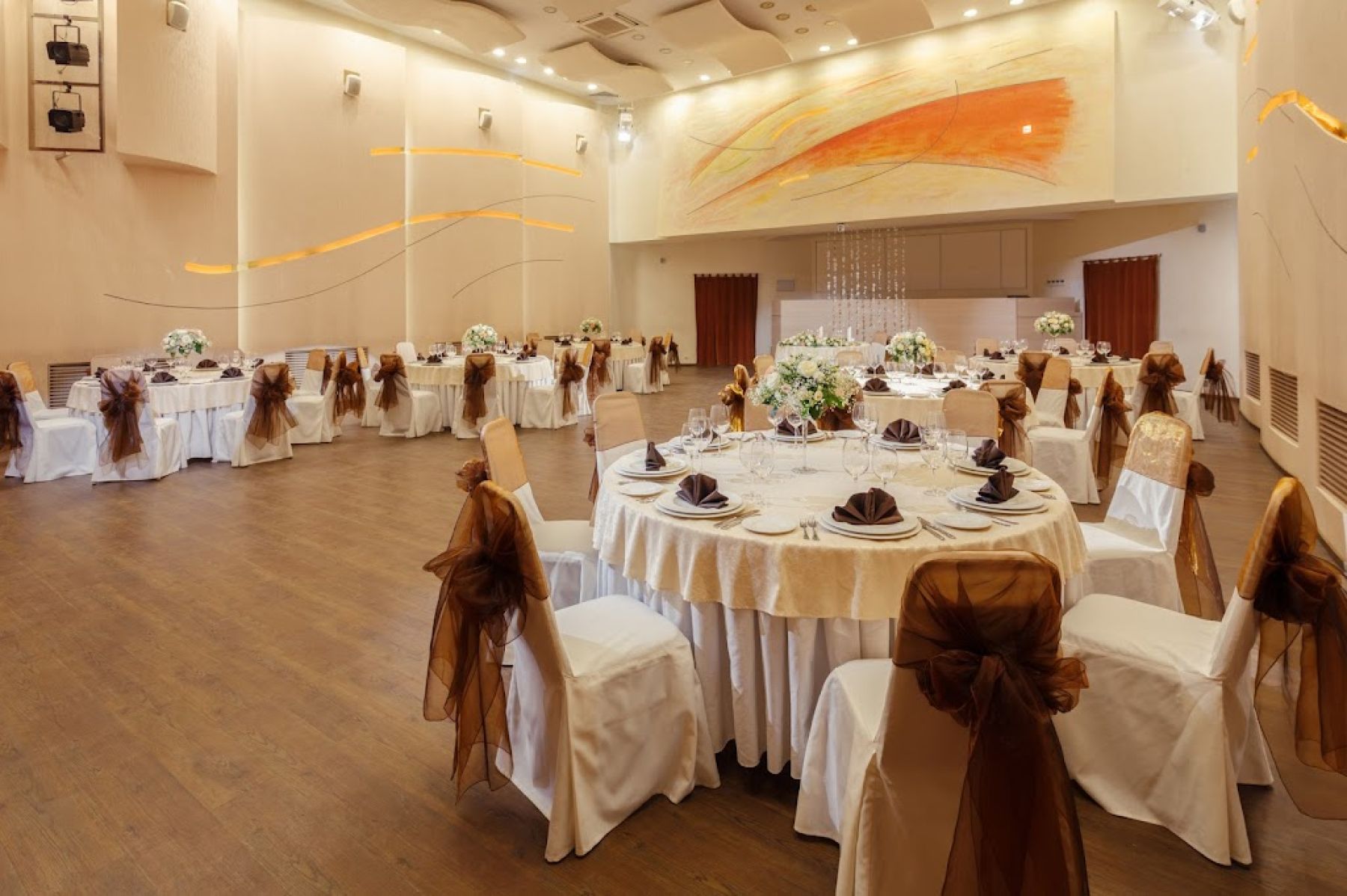 Ресторан, банкетный зал «Аренда зала в ресторане отеля «Урал» в Перми» – фото №3