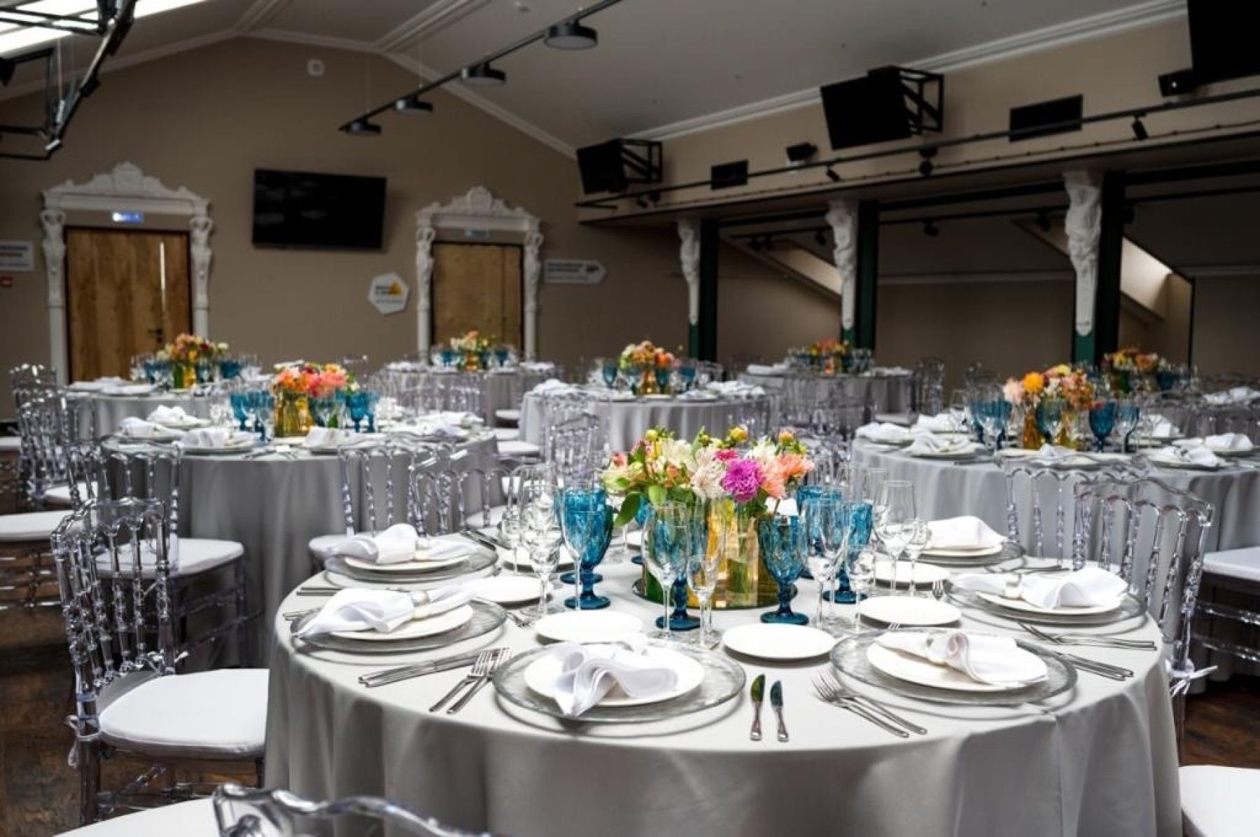 Фото Ресторан, банкетный зал «Аренда ресторана "Фабрика" в Санкт - Петербурге» – смотри на сайте!