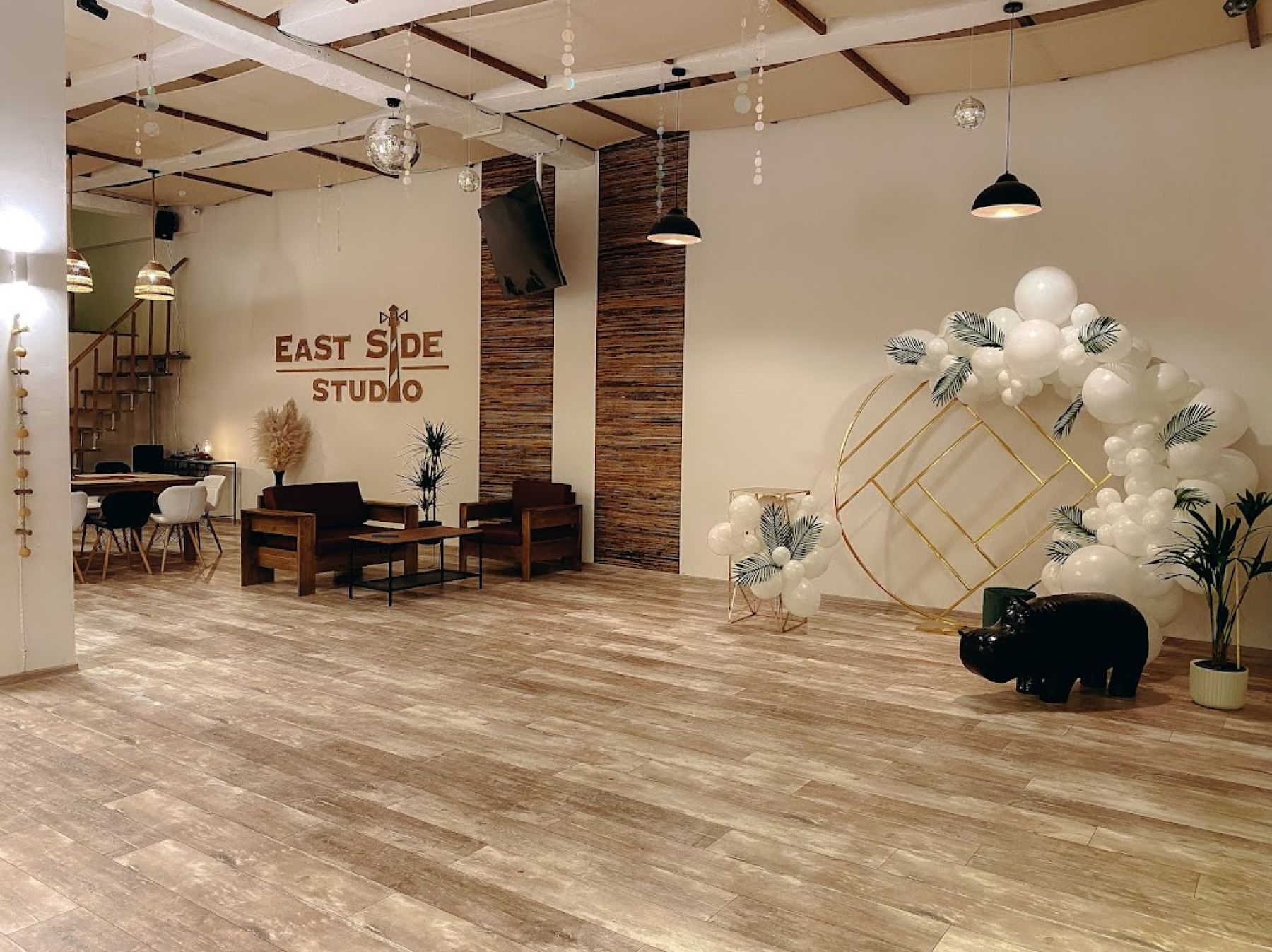 Ресторан, банкетный зал «Аренда лофта East Side Studio в Санкт-Петербурге» – фото №2