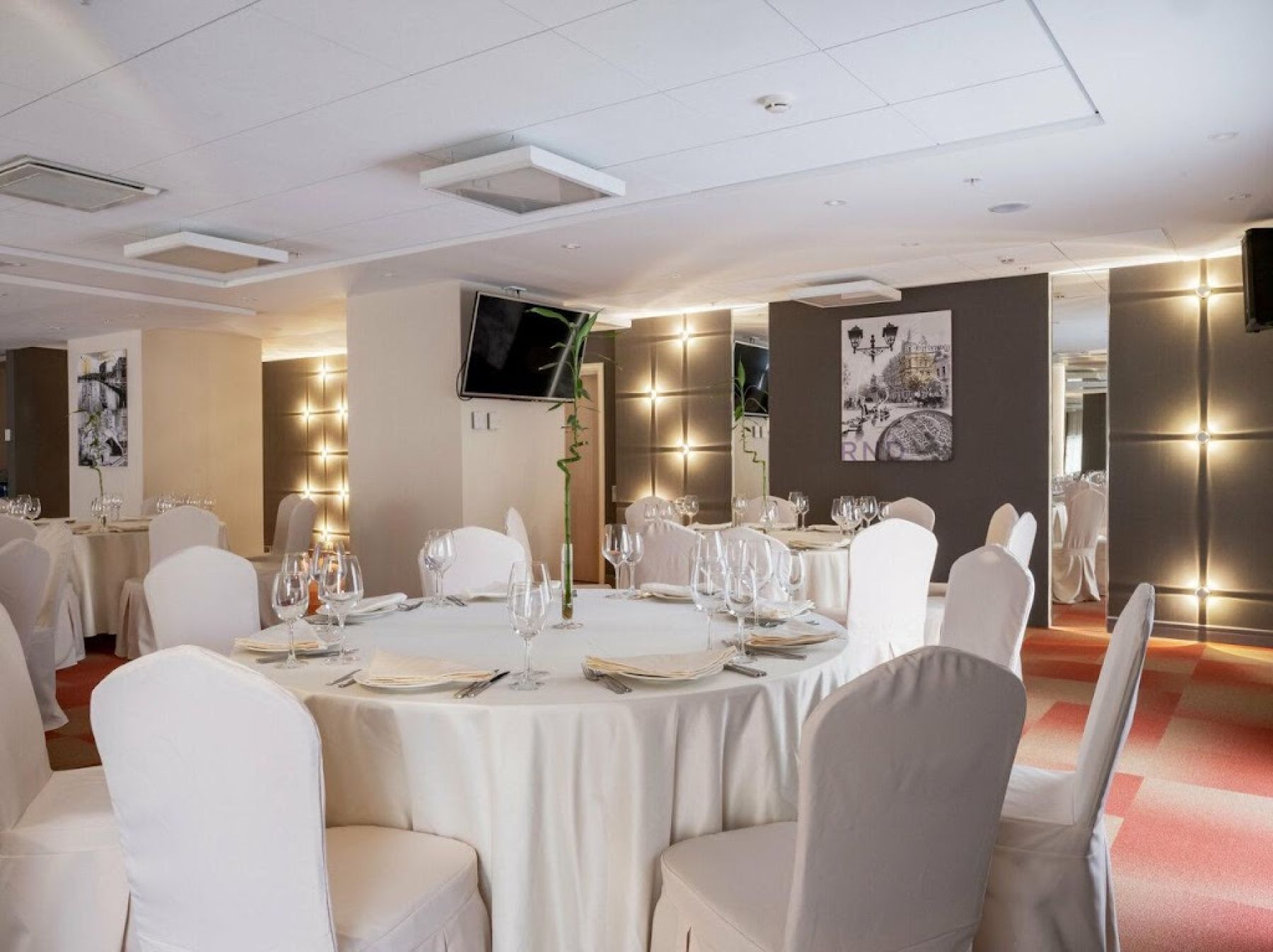 Ресторан, банкетный зал «Аренда ресторана при отеле Mercure  Ростове-на-Дону» – фото №2