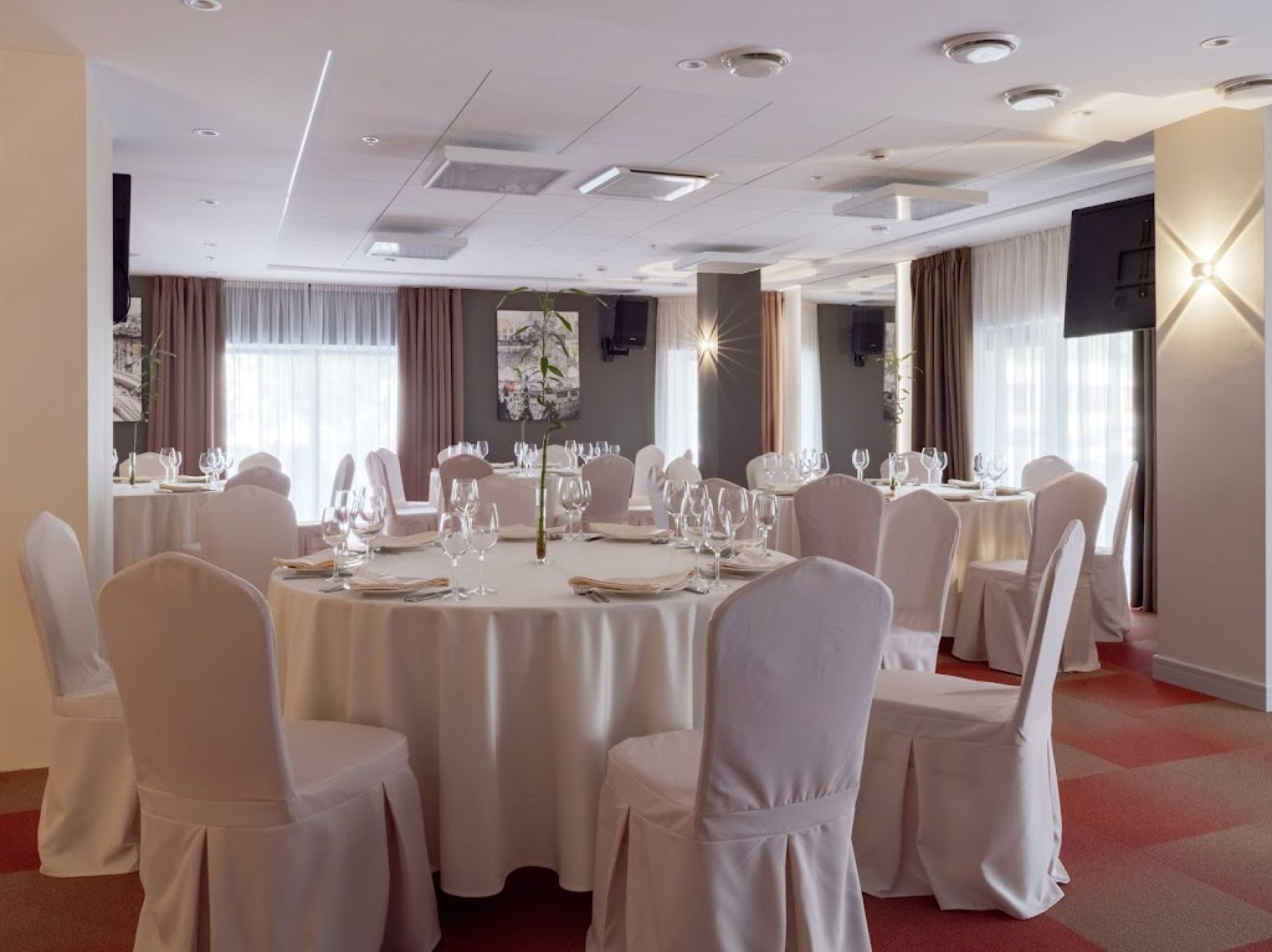 Ресторан, банкетный зал «Аренда ресторана при отеле Mercure  Ростове-на-Дону» – фото №3