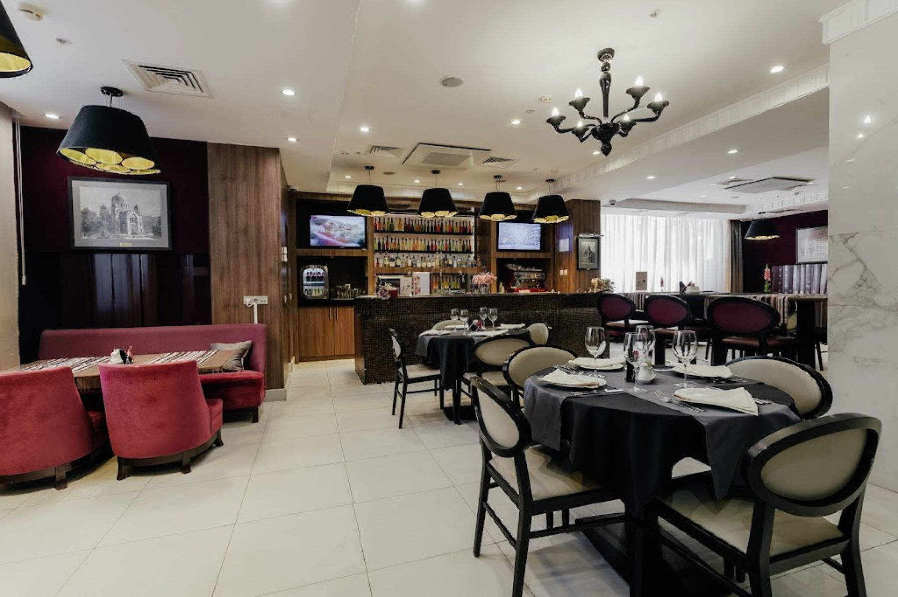 Ресторан, банкетный зал «Аренда ресторана при отеле Mercure  Ростове-на-Дону» – фото №4