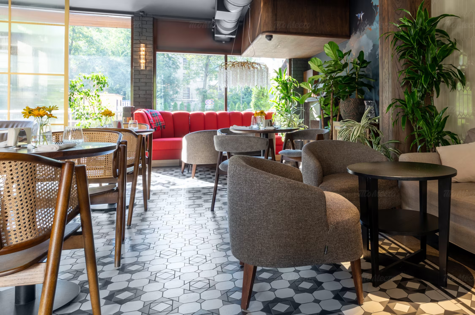 Фото Ресторан, банкетный зал «Современники» – смотри на сайте!