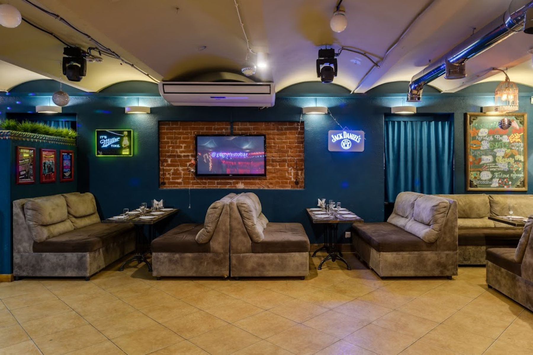 Ресторан, банкетный зал «Аренда ресторана GOSTY в Омске» – фото №2