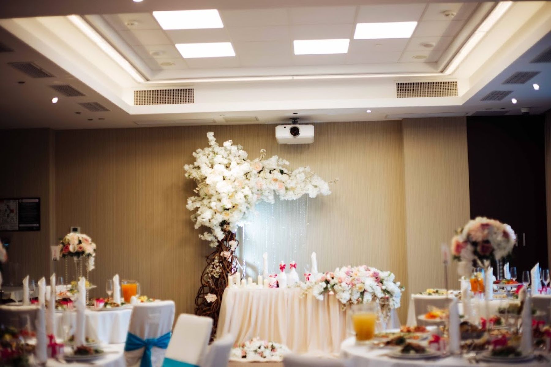 Ресторан, банкетный зал «Аренда ресторана при отеле Hilton Garden Inn в Волгограде» – фото №4