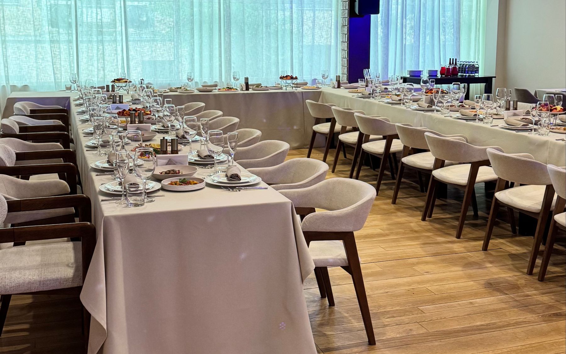 Фото Конференц-зал «RESTAURANT, Банкетный зал» – смотри на сайте!
