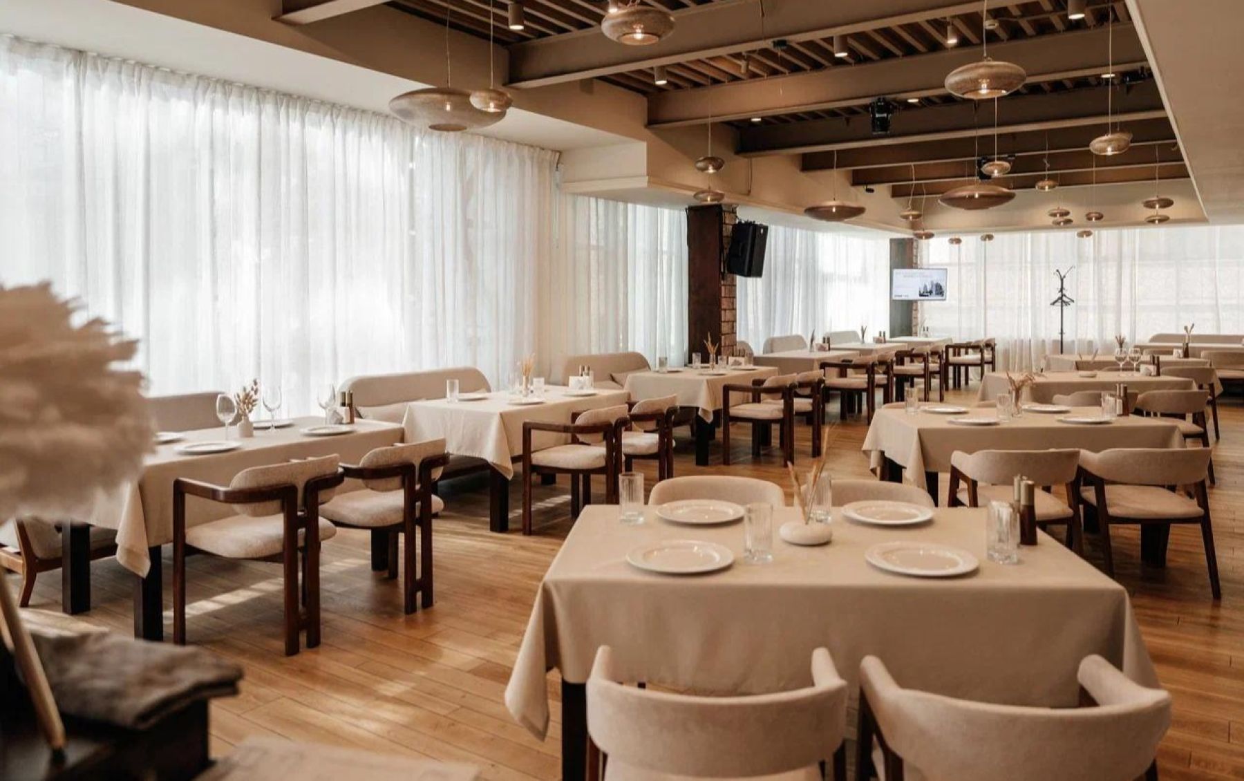 Фото Ресторан, банкетный зал «RESTAURANT, Банкетный зал» – смотри на сайте!