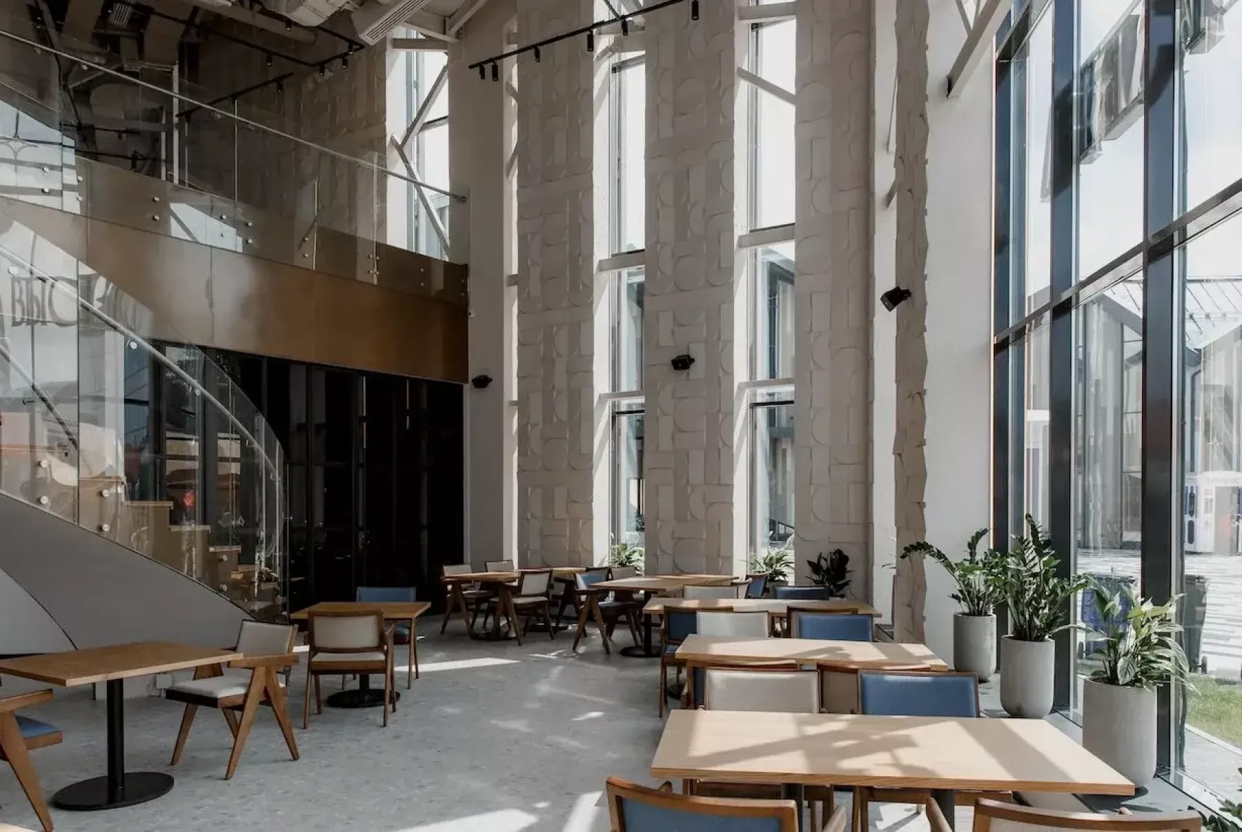 Ресторан, банкетный зал «Ресторанный зал Выставка» – фото №2