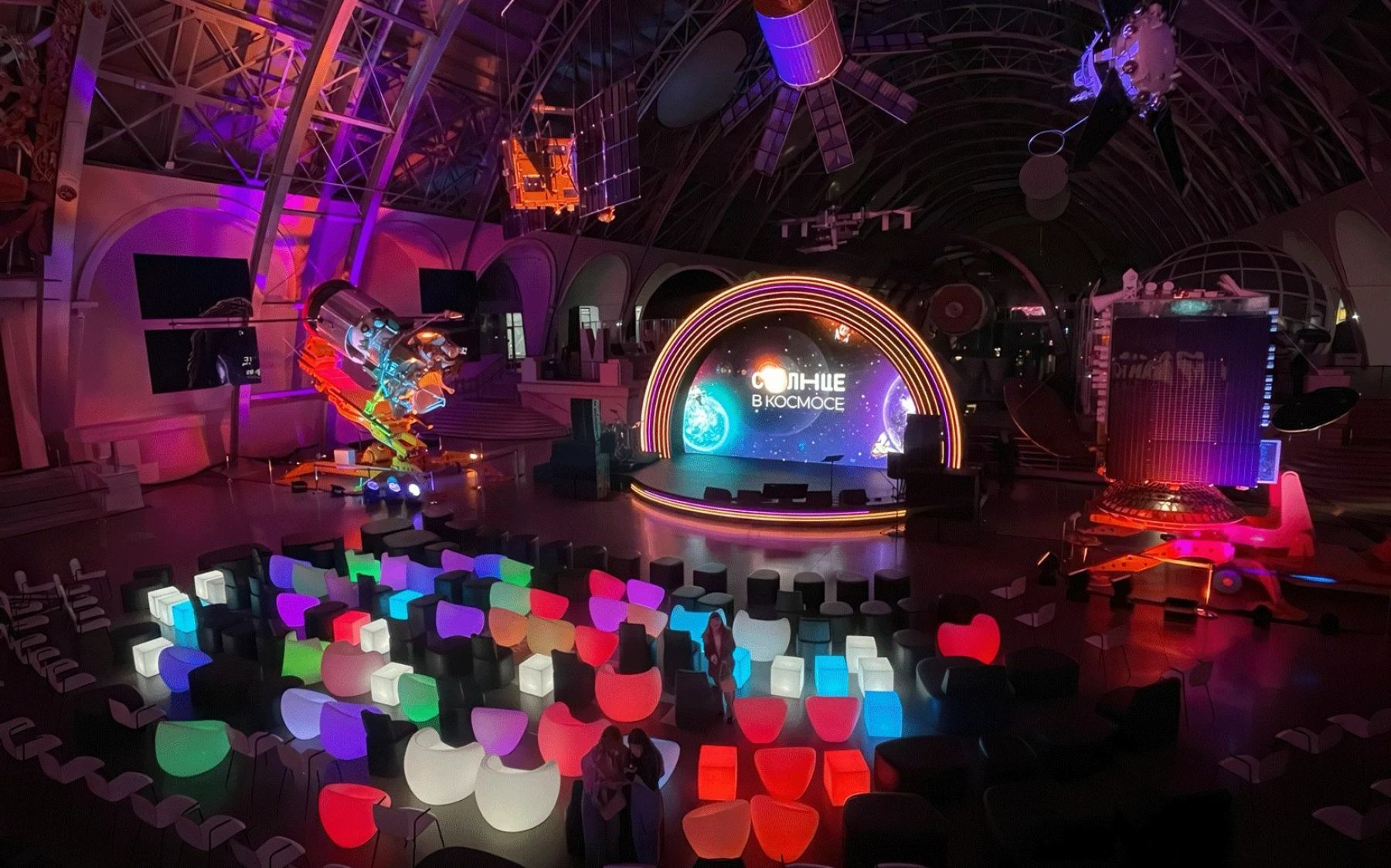 Фото Конференц-зал «Павильон №34. Центр «Космонавтика и авиация» – смотри на сайте!