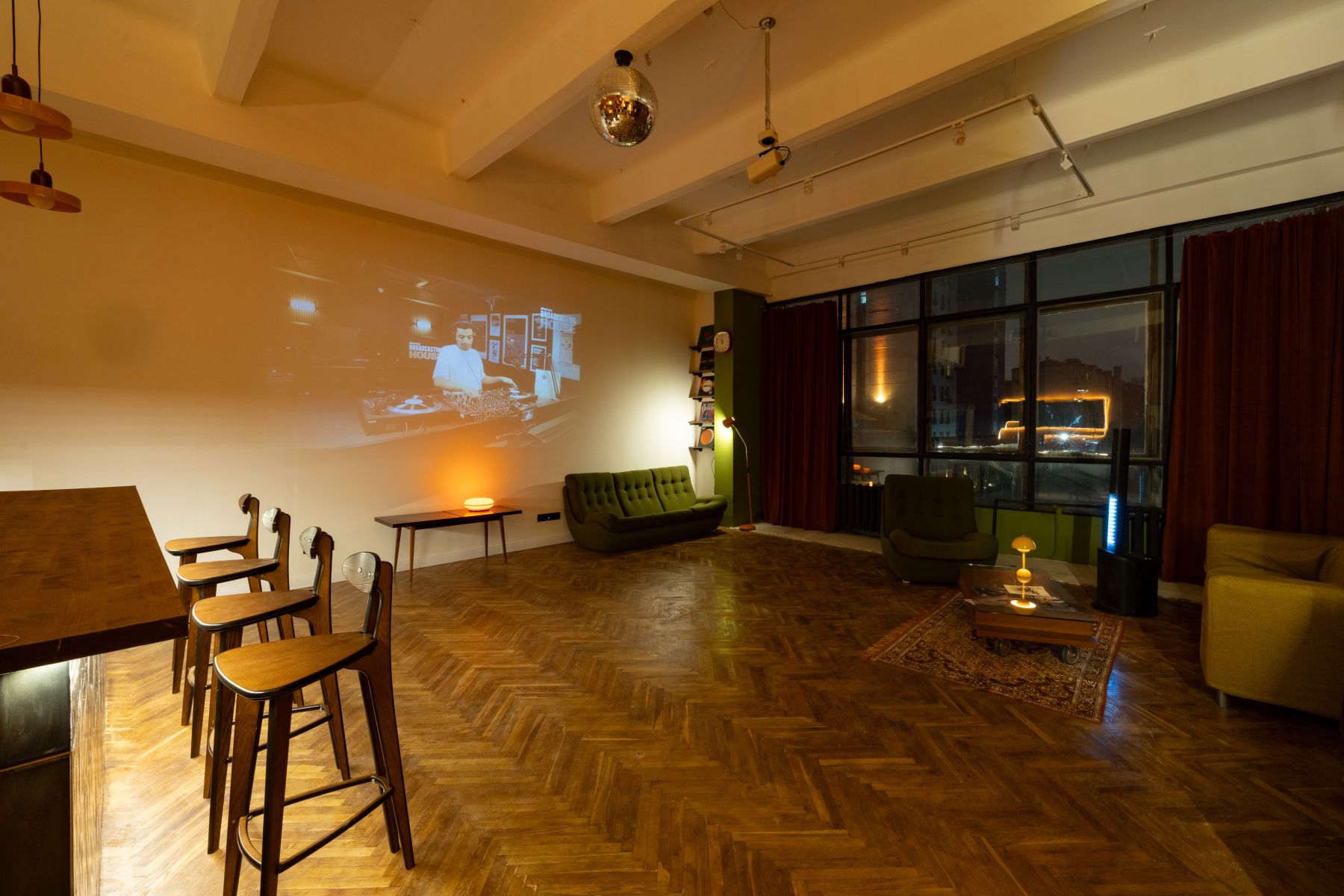 Лофт «Дизaйнepcкий лoфт в стилe Loft / Мid-Cеntury / Bаuhаus / Vinyl» – фото №4